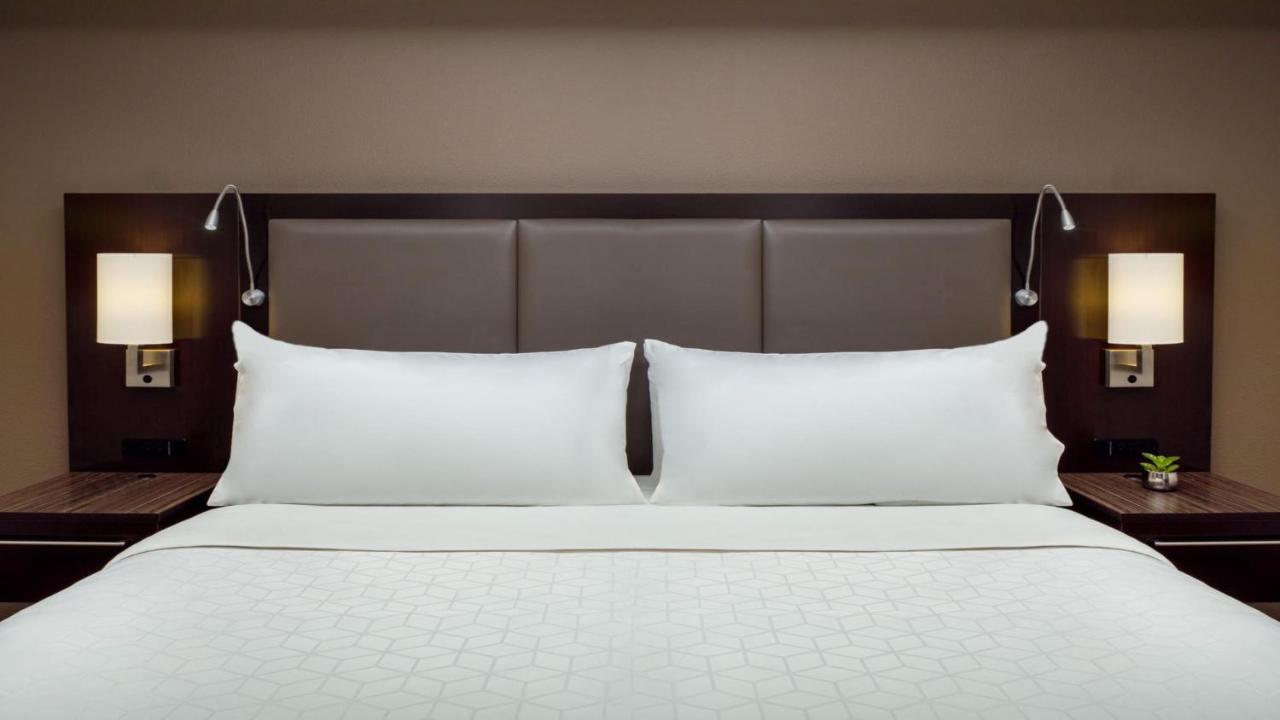 Holiday Inn And Suites Phoenix Airport North By Ihg מראה חיצוני תמונה